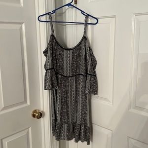 Cute cold shoulder Torrid top